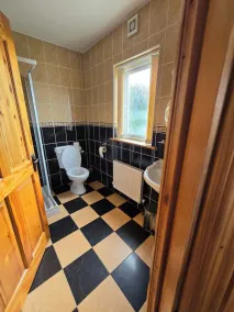 Benroe House 5 Bedrooms - Image 2