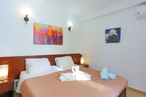 Fully Renovated Beachfront Dina: A/C, Private Terrace, WiFi - Image 5