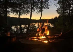 MOONDOG RETREAT: Tranquil Lakefront Cottage - Image 2