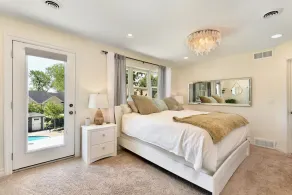 Spacious family home in the heart of idyllic town. *Discount for extended stays - Image 5