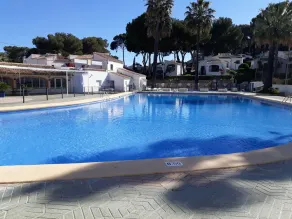 Älska 2 säng lägenhet.  4 sovplatser med wifi, satellit-TV och pool. - Image 5