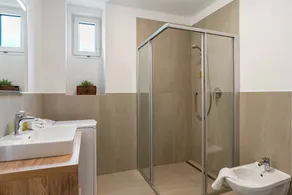 Ferienwohnung '2' mit Bergblick, WLAN und Klimaanlage - Image 2