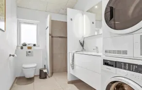 Impresionante casa de 4 dormitorios en. - Image 2