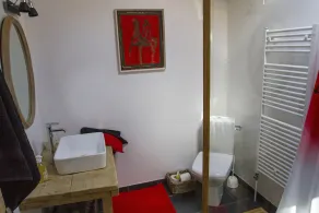 Luxusunterkunft mit Balkon und großem Pool - Image 2