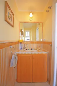 Charmig, modern villa med trädgård, pool och havsutsikt - Image 3