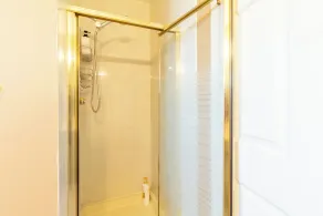 Private one very bright room E on the top floor with ensuite bathroom , air con. - Image 3