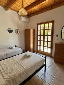 Quiet 2 bedroom air-conditioned villa with private pool, patio and roof terrace - Image 5