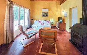 Beautiful Home In Ferrières-Poussarou - Image 4