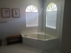 Cheerful 3 bedroom home with pool -- 5 min from beach! - Image 4