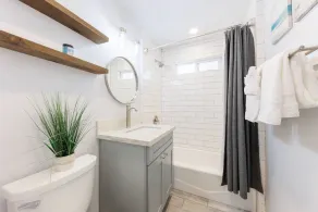 Pet Friendly Beach Bungalow, Close to Beach - Image 4