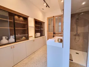 Elegant 300m² Townhouse w/ Spacious Garden, Modern Amenities, Close to Nature & Attractions - Image 4
