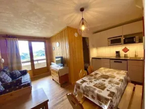 Ski-in/ski-out & foot of the slopes, 2nd floor, view ski slopes, balcony, tv, ski locker, 25m² - Image 4