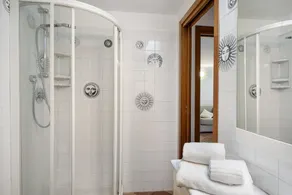 Chalet Salvia Apartment with Mountain View, Shared Seasonal Pool and Wi-Fi - Image 3