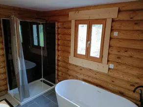 Unique and atypical log cabin - Image 3