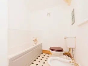 3 bedroom accommodation in Shadycombe Road - Image 3