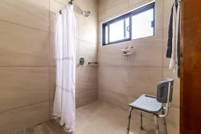 Exclusive San Marino Villa: Modern, Accessible, A/C & Hot Tub - Image 4