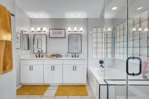 Recently renovated Phoenix home with private heated pool and mountian veiws  - Image 2