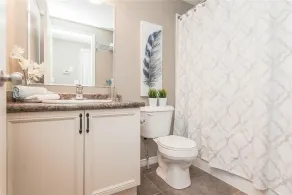 A Modern and Executive Unit~1 Parking Spot&Great Location - Close To Everything - Image 3