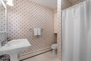 This house is a 3 bedroom(s), 2 bathrooms, located in Harbor Springs, MI. - Image 3