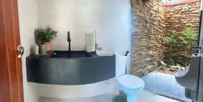 Luxury Beach House, 10 suites, Pool and BBQ - Image 2