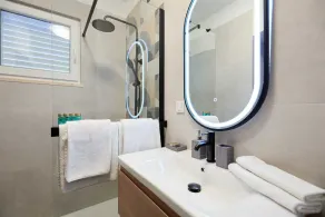 BAHARI APARTMENT - Image 5