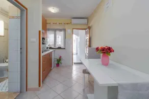 Holiday apartment with Wi-Fi and terrace - Image 3