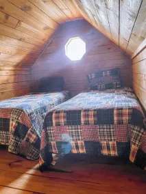 Rustic Cabin Overlooking Private 48 acre Bass Fishing Lake - Image 3