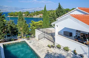 Villa Creativa with Heated Pool - Image 4