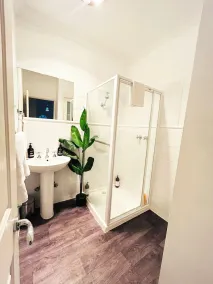ABODE ON ADENEY FREE WIFI / PET FRIENDLY - Image 3