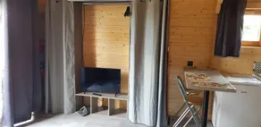 Cosy, fully-equipped wooden chalet - Image 4