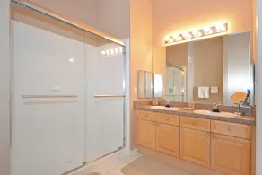 Luxury Top Floor Condo,  3 Bedroom, Disney 10 Mins - Image 4