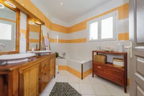 Raphaelle, spacious villa with private pool and studio - Image 2