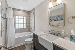 Newly renovated, convenient to area attractions yet very serene - Image 4