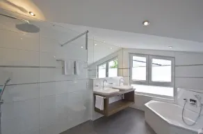 Meeresblick-Residenzen-FeWo-67-deluxe-Balkon-Meerblick-Sauna-u-Schwimmbadnutzung - Image 2