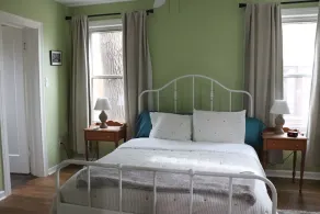 Charming getaway in the heart of historic Hancock Neighborhood. - Image 4
