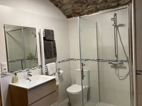Les Faysses á Mas de la Giralde. Studio voûté en pierre. Piscine et vues - Image 2