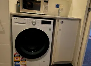 Luxury 2 Bedroom Suite near Adelaide - Image 3