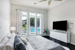 Luxury ✨ 5BR Home. PRIVATE 🏝WATERFALL POOL ! 15 Min from Downtown Houston.  - Image 5