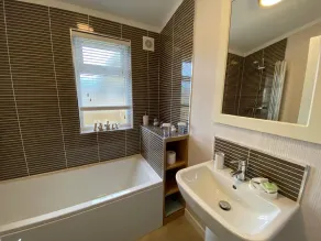 Pinewood Lodge - Luxury Lodge with Hot Tub - Image 3