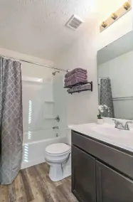 Cozy Home away From Home 4bd,2 1/2 bath - Image 5