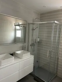  3 Bed Ground Floor - walk to beach / restaurants. Fast Fibre WiFi  - Image 5