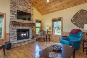 Swiss Pine Lodge, Brand New Hot Tub+Fire-Pit, Grill, Mtn View, Game Room, WiFi! - Image 2