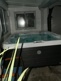 PRES SAUMUR GIVET I ANJOU GUEST ROOM PRIVAT JACUZZI TILGANG VARME POOL - Image 4