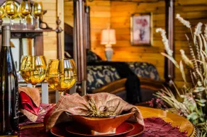 ✧Royale Cabin- KING bed, hot tub, NO CLEANING FEE - Image 5