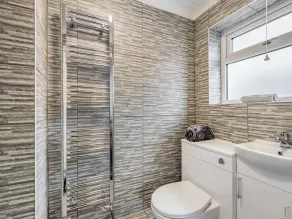 2 bedroom accommodation in Herne Bay - Image 2