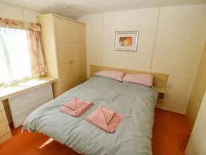 GORPHWYSFA CARAVAN, pet friendly, with a garden in Cemaes Bay - Image 5