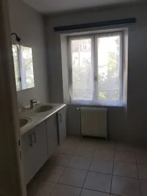 Charming and friendly 160 m² house - Image 2