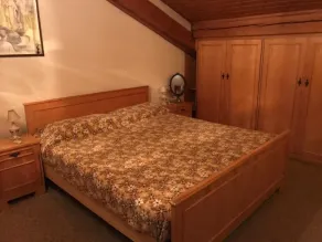 Spacious and bright attic room - Image 5