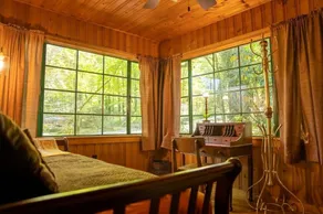 Woodsy Retreat-2 Bedroom cabin - Image 2