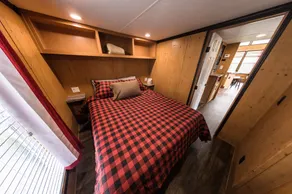 Delightful Forest Tiny Home with Hot Tub - Image 5